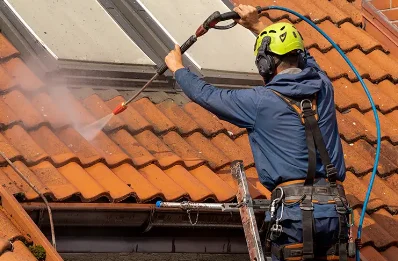 Démoussage et hydrofuge de toiture à Villevieille